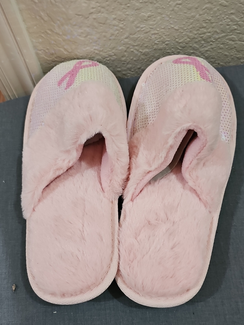 Breast Cancer Plush Pink Women's Slip-On Slippers Size L(9-10)  NWT